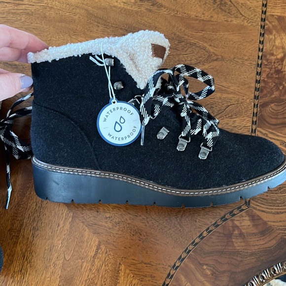 Dr. Scholl’s so cozy lace up bootie - Picture 4 of 4